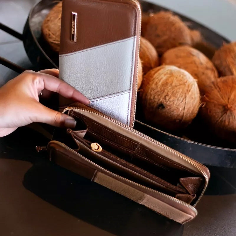 Carteira Feminina Couro Média de Mão Avelã Virginia