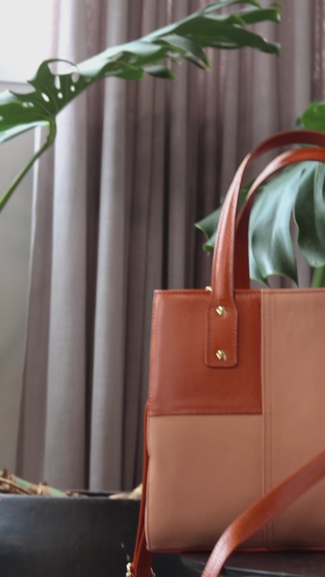 Bolsa Sophie Média em Couro Preto