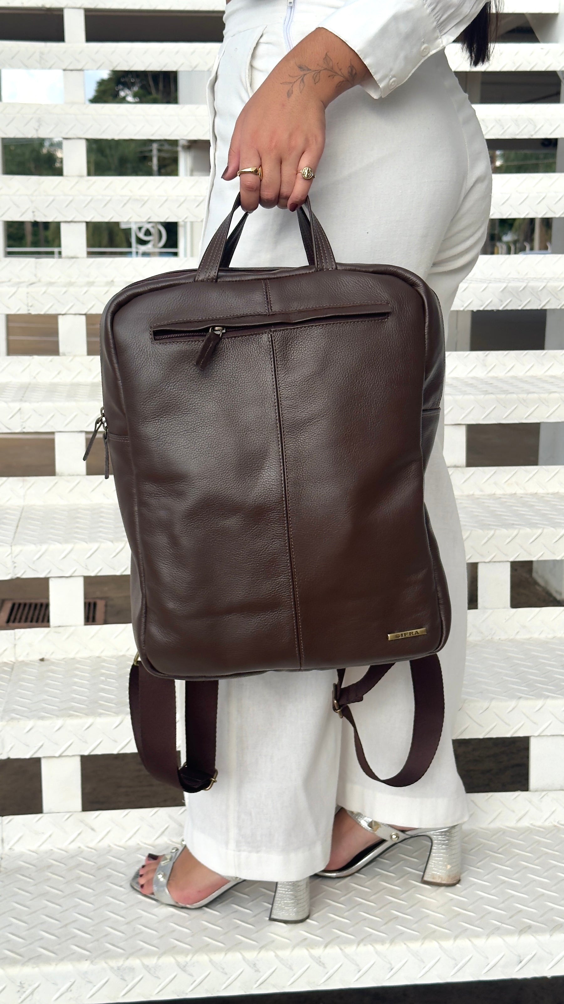 Mochila Unissex Notebook Grande De Couro Marrom Irlanda