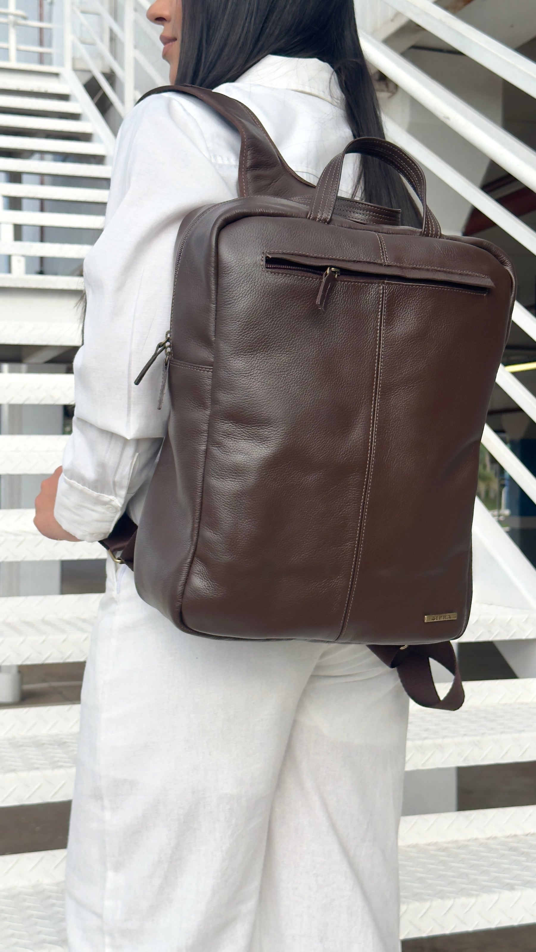 Mochila Unissex Notebook Grande De Couro Marrom Irlanda