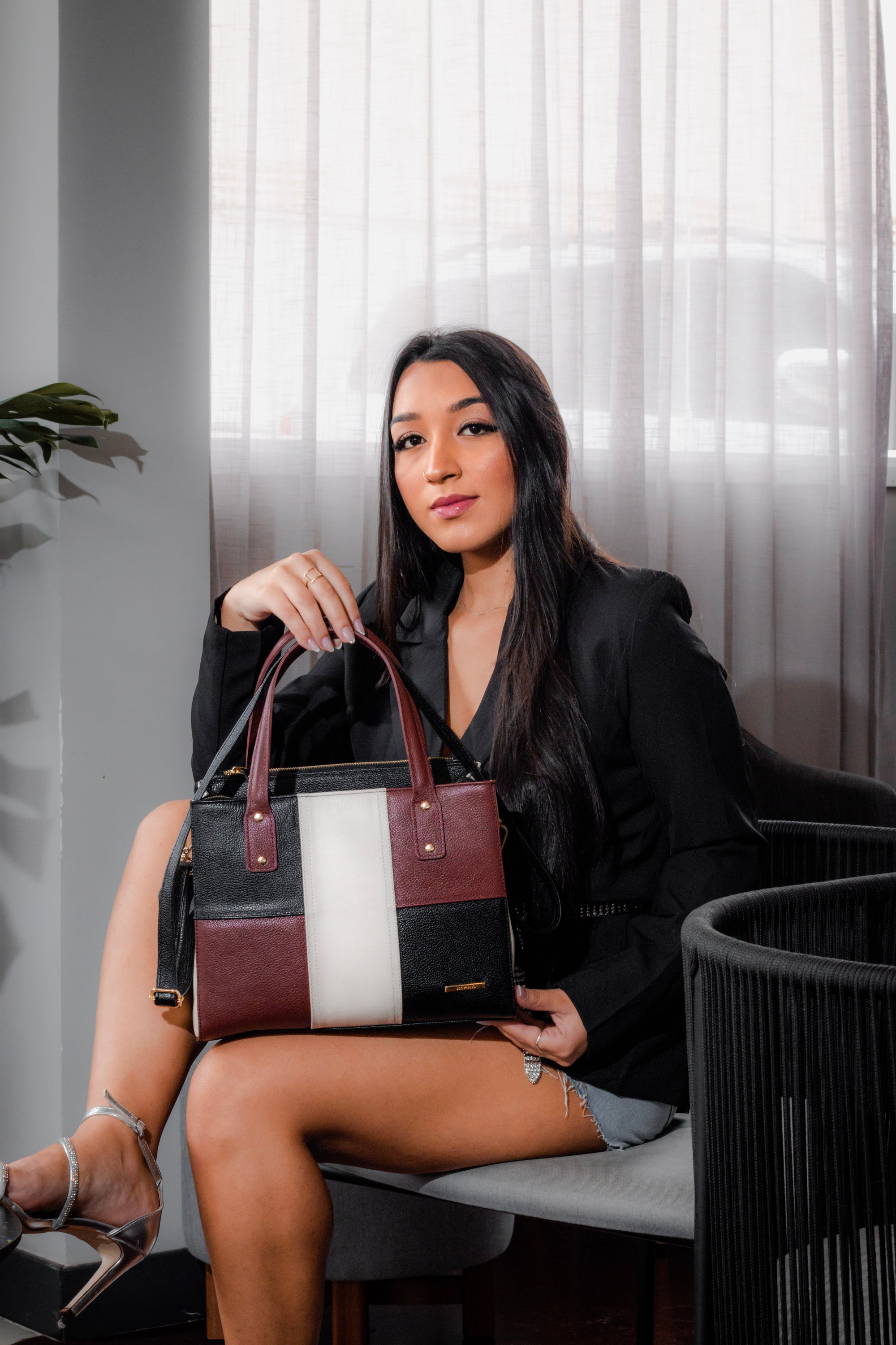 Bolsa Sophie Média em Couro Preto