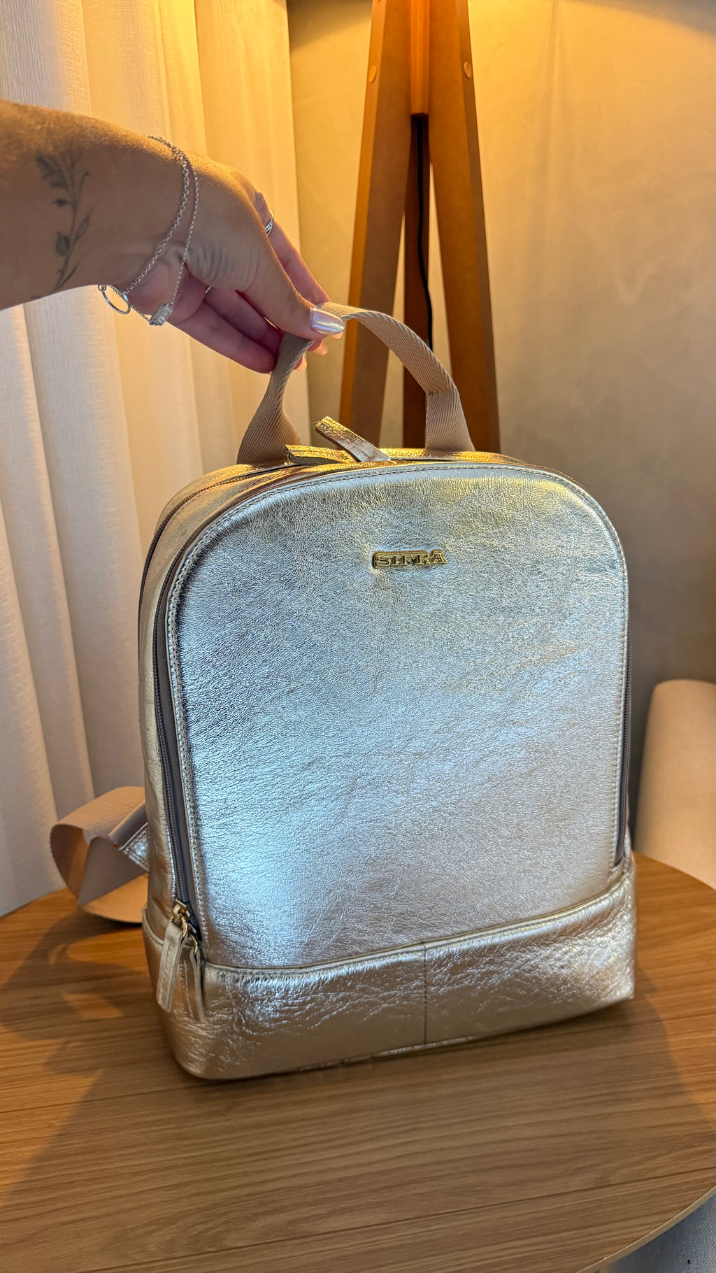 Mochila Feminina Ouro De Couro Média Amy