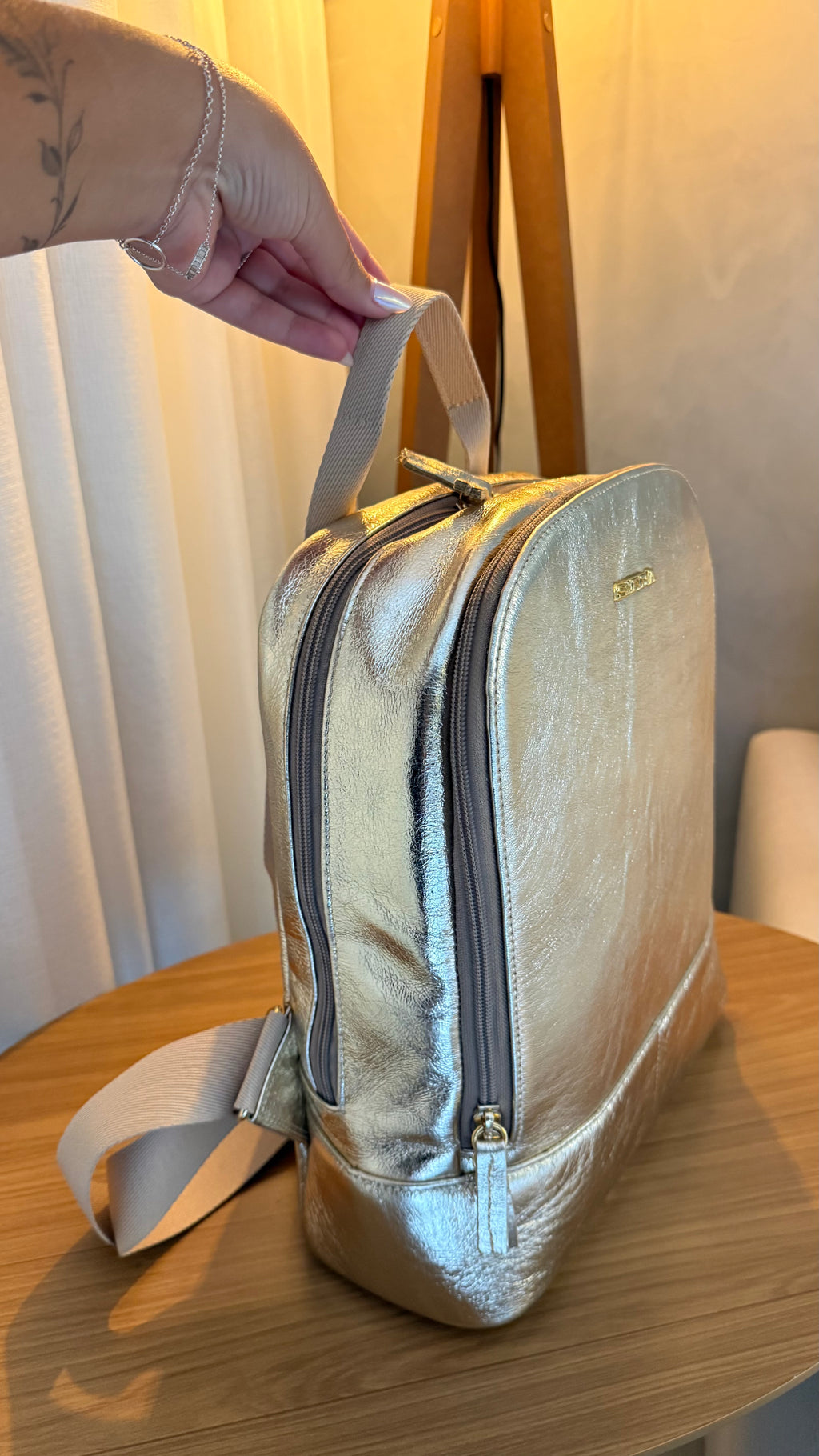 Mochila Feminina Ouro De Couro Média Amy