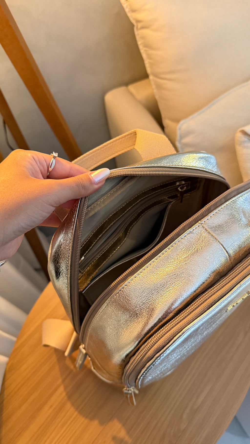 Mochila Feminina Ouro De Couro Média Amy