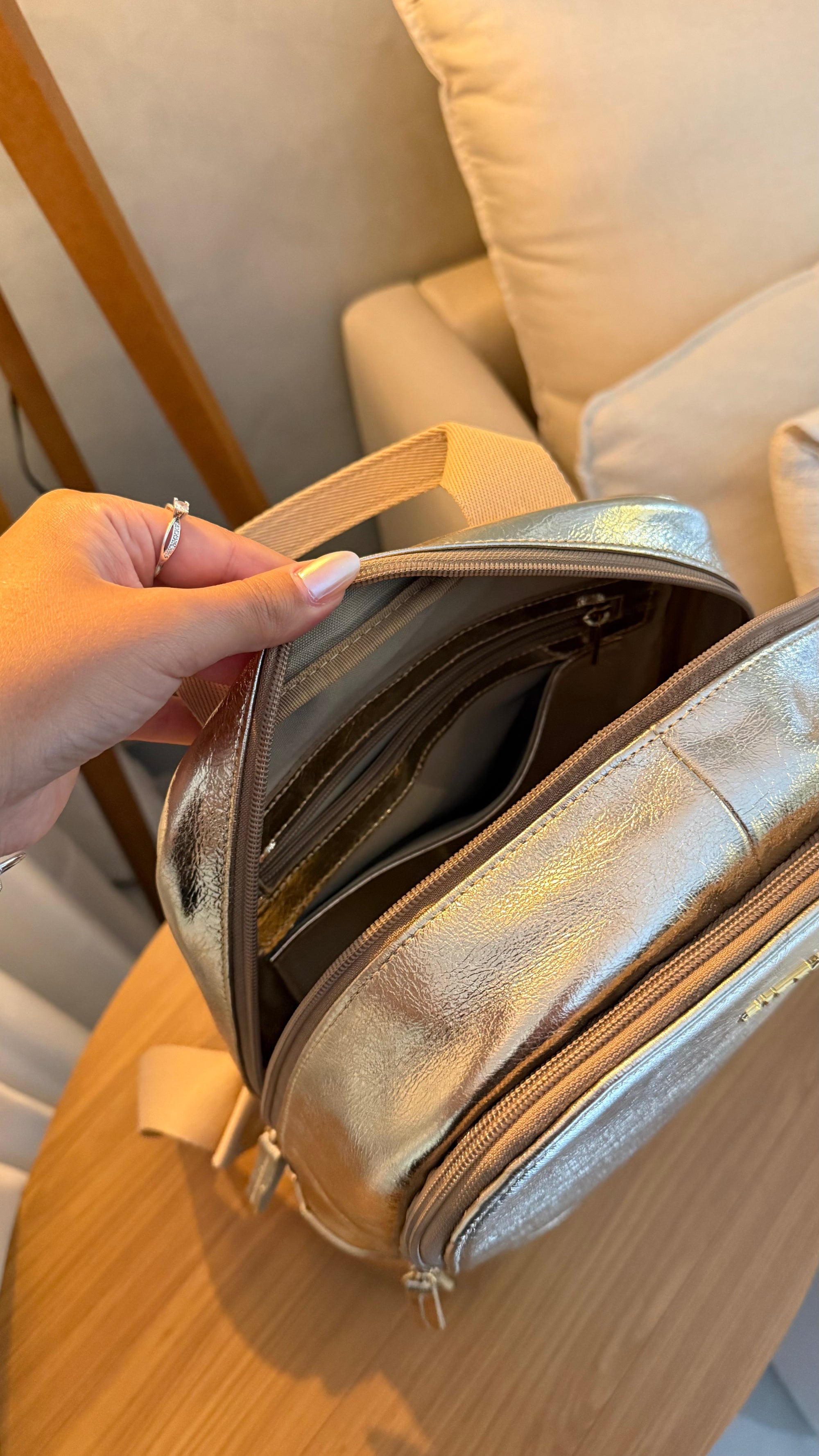 Mochila Feminina Ouro De Couro Média Amy