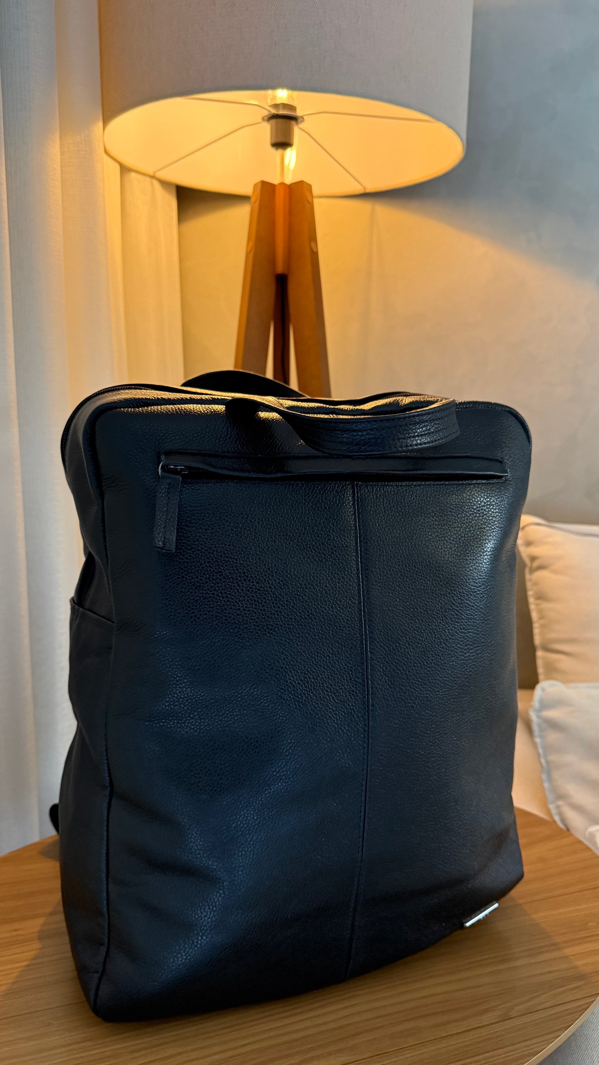 Mochila Unissex Notebook Grande Couro Preto Irlanda