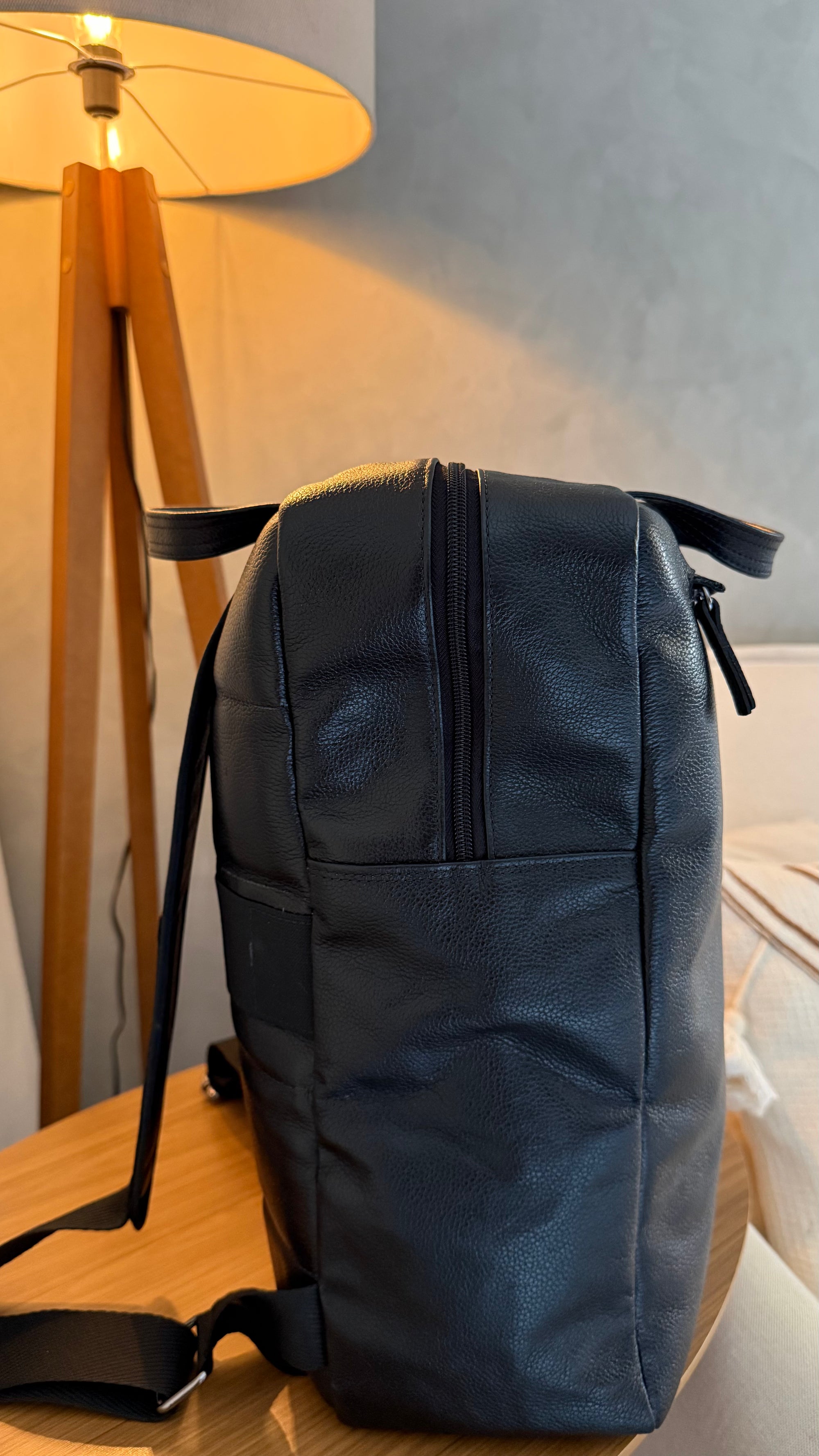 Mochila Unissex Notebook Grande Couro Preto Irlanda