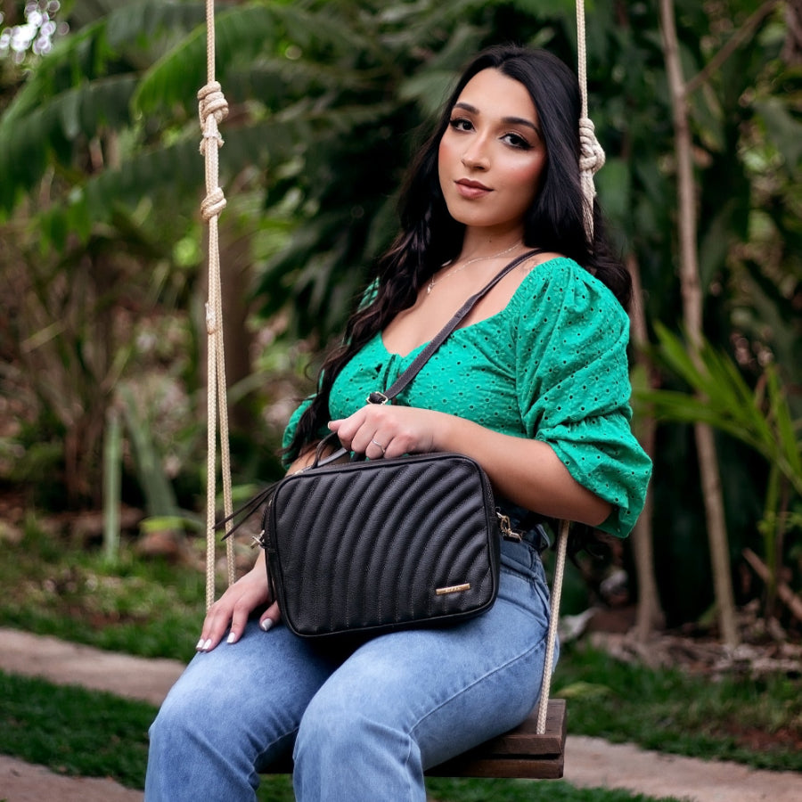 Bolsa Feminina Transversal Matelasse Mão Couro Preta Luna