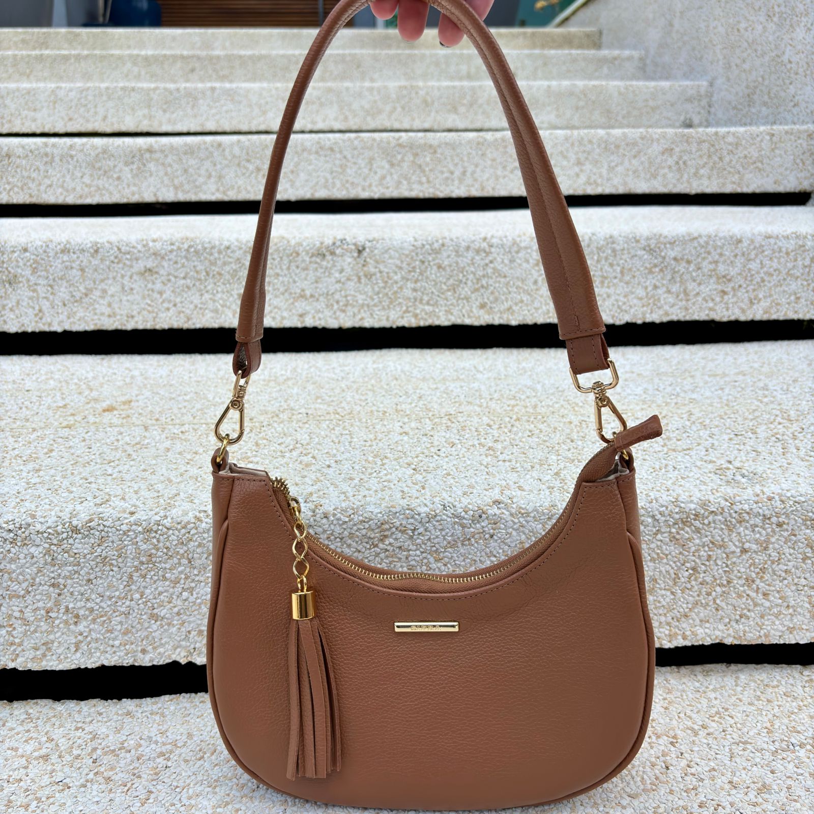 Bolsa Baguete Média Couro Caramelo Lorena