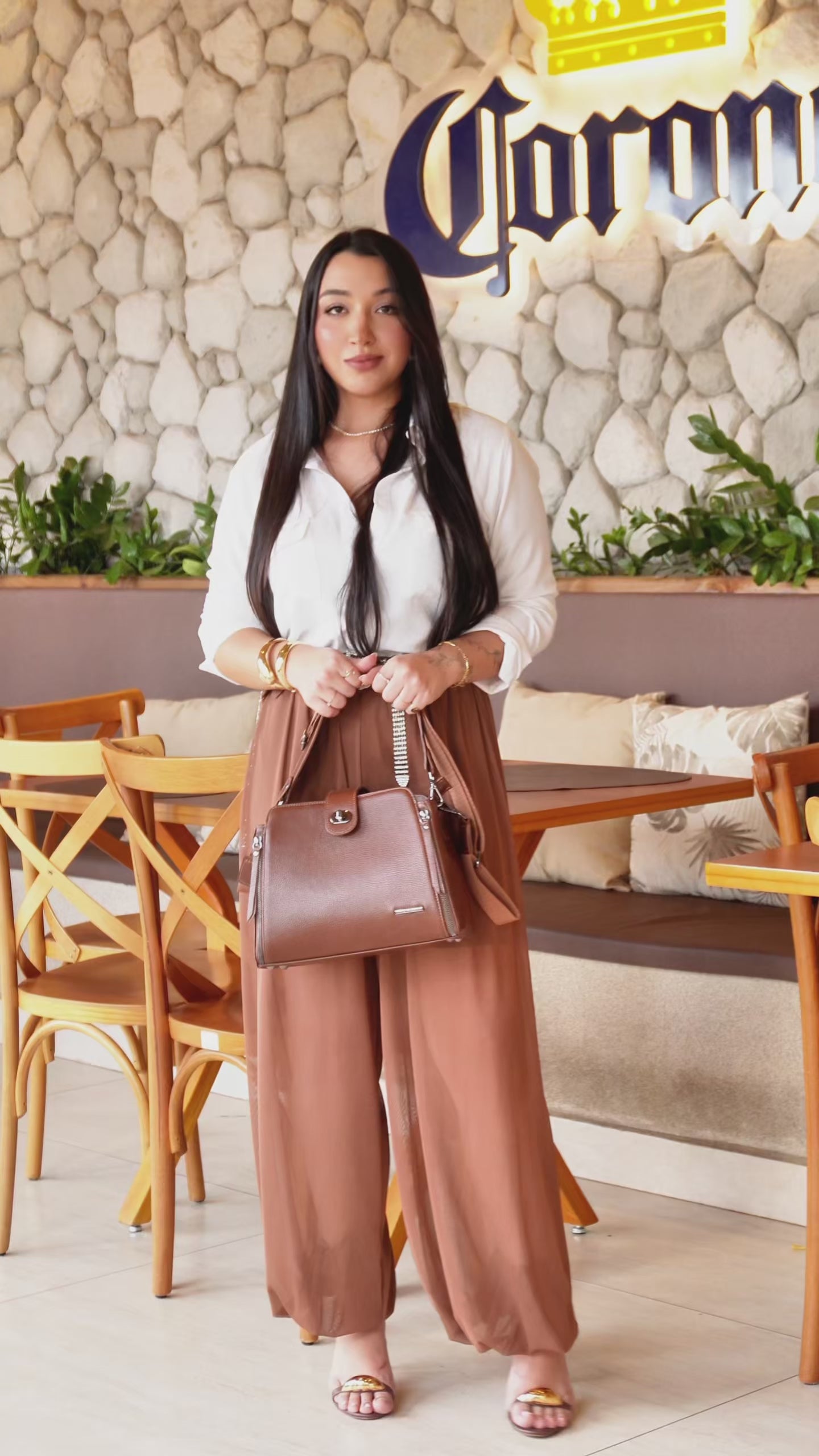 Bolsa Transversal Mão Média Couro Marrom Chocolate Mary