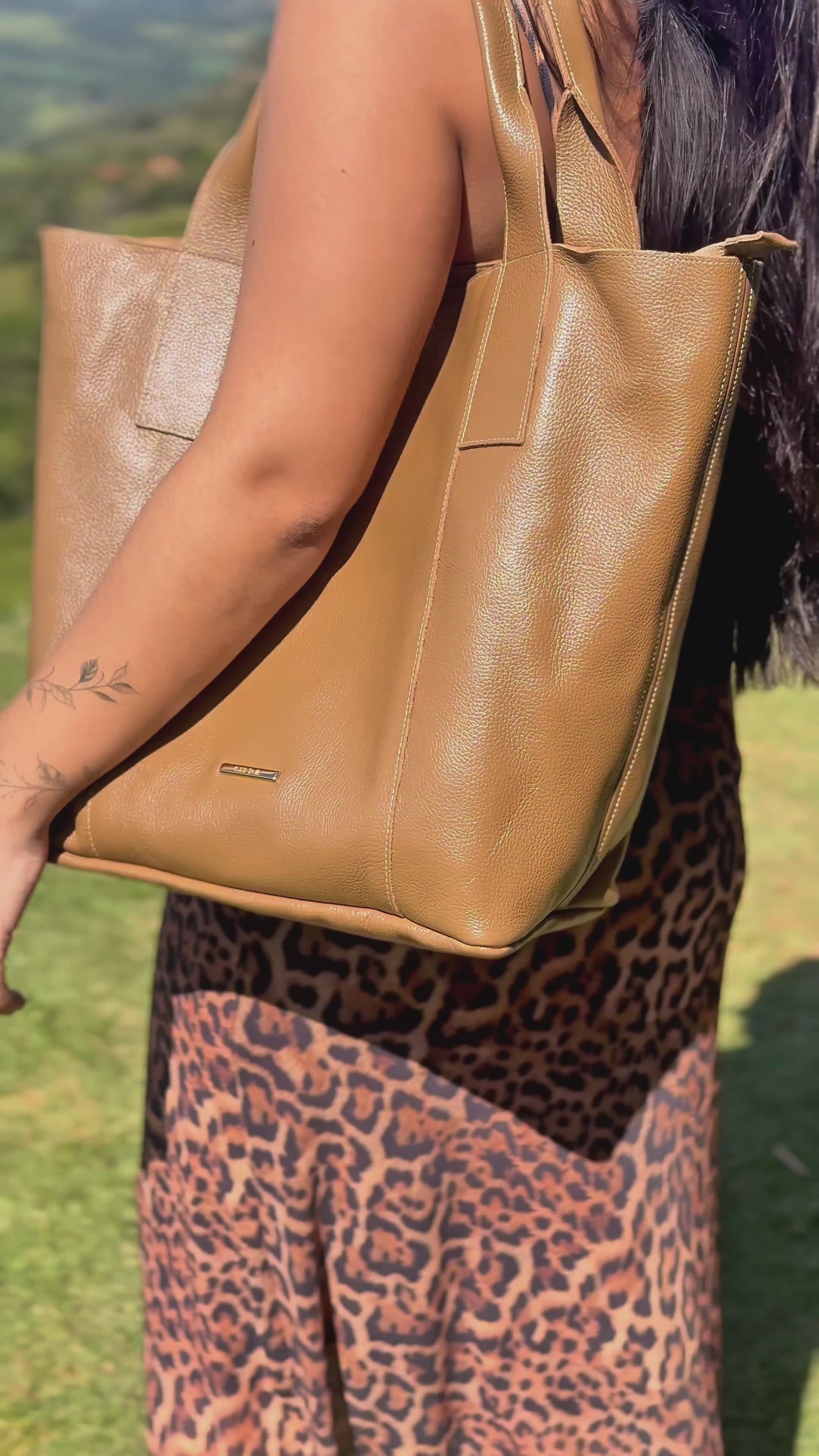 Bolsa Sacola Couro Caramelo Lola Com Zíper