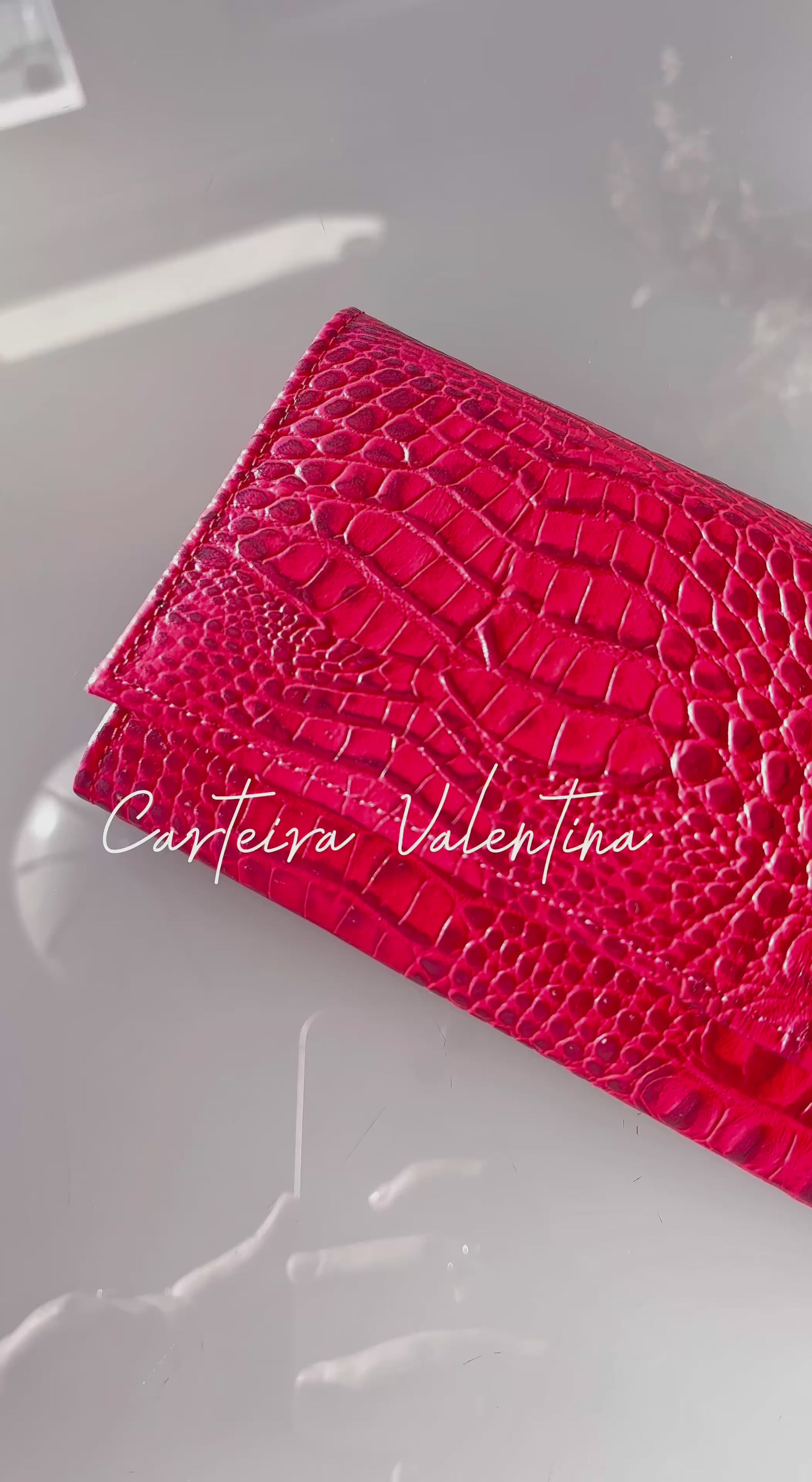 Carteira Feminina Couro Vermelho Média de Mão Valentina