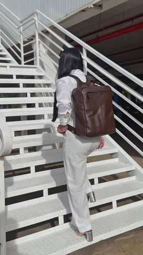Mochila Unissex Notebook Grande De Couro Marrom Irlanda