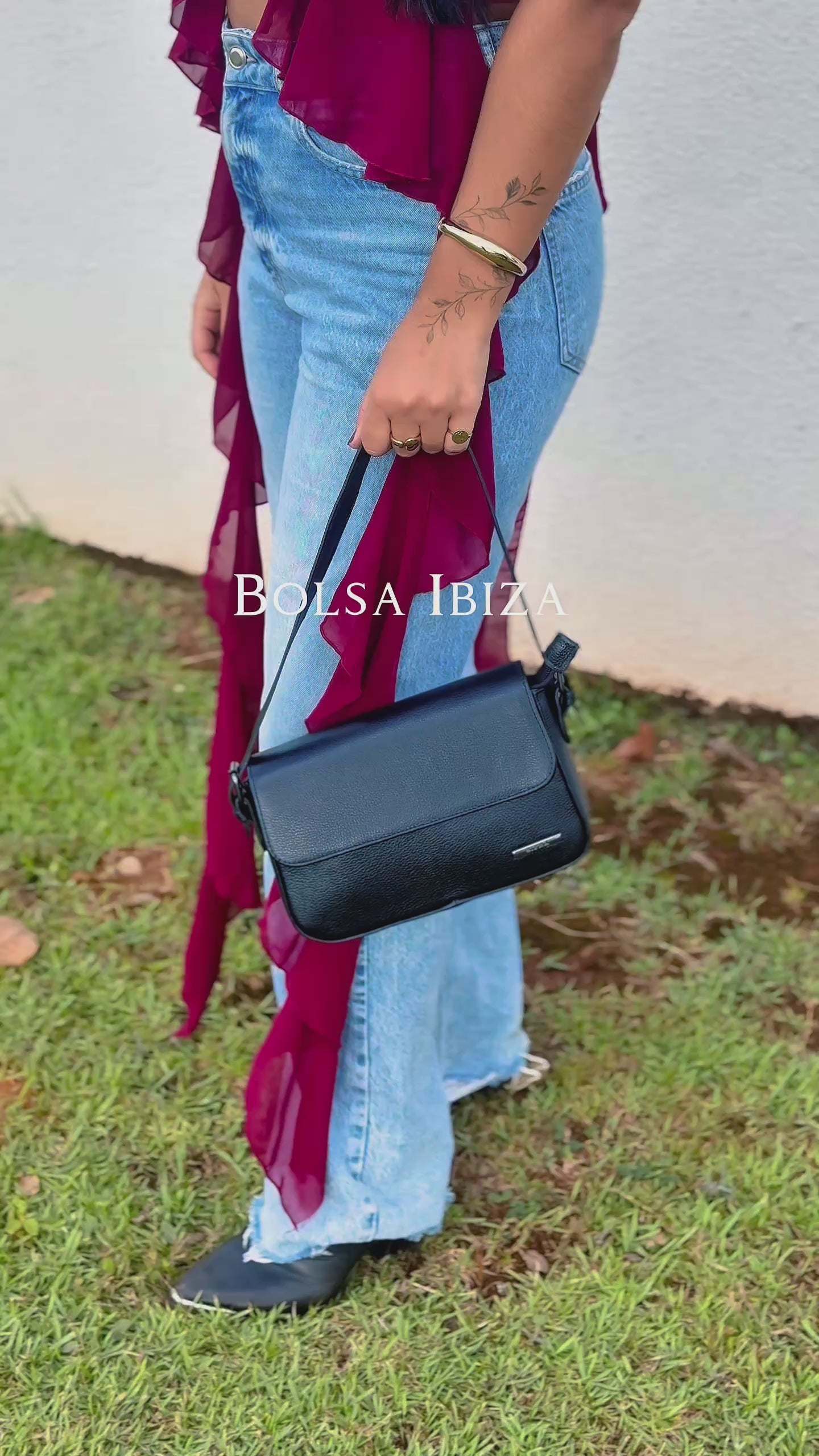 Bolsa Transversal Média Couro Preta Ibiza